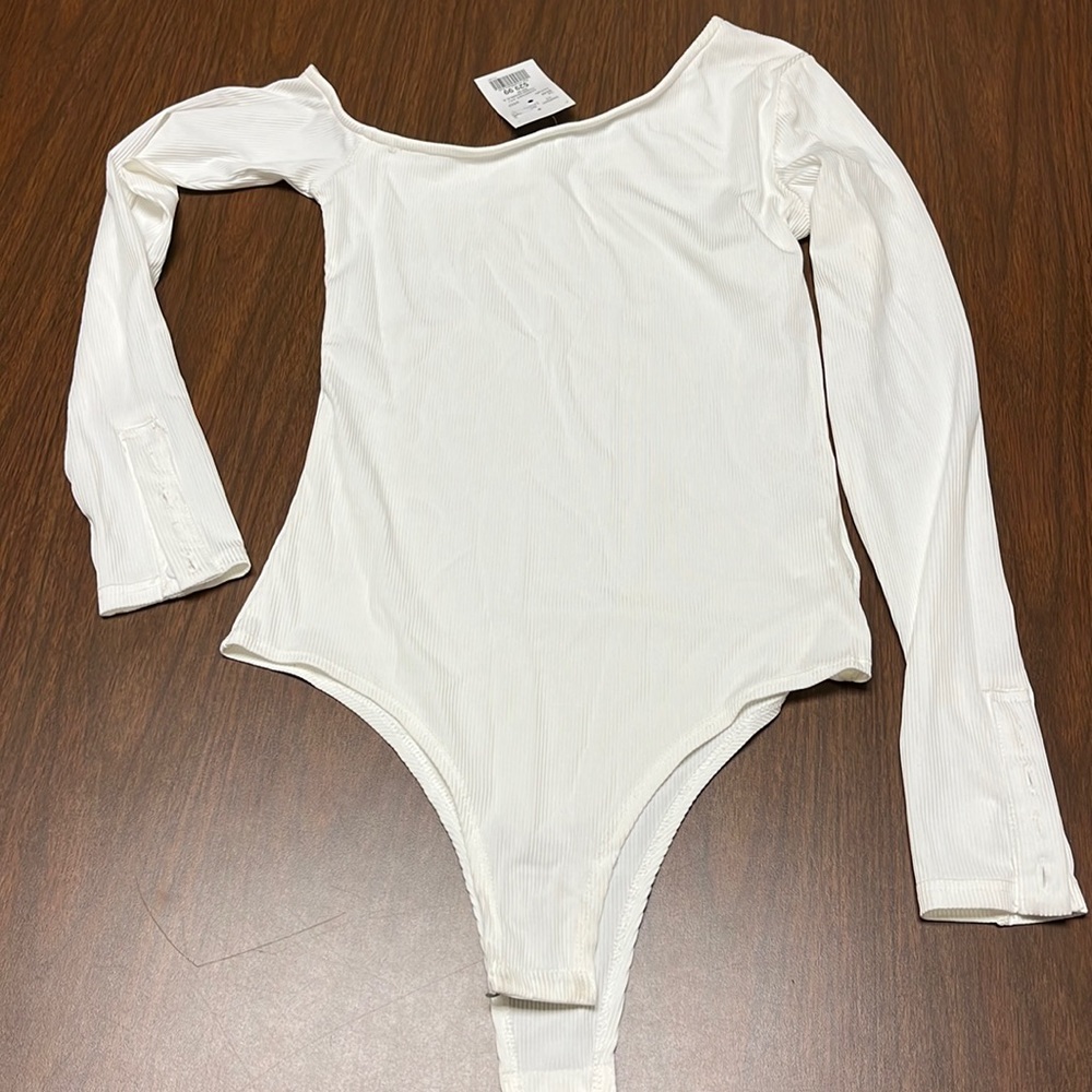 De Base long‎ sleeve bodysuit, size medium, NWT